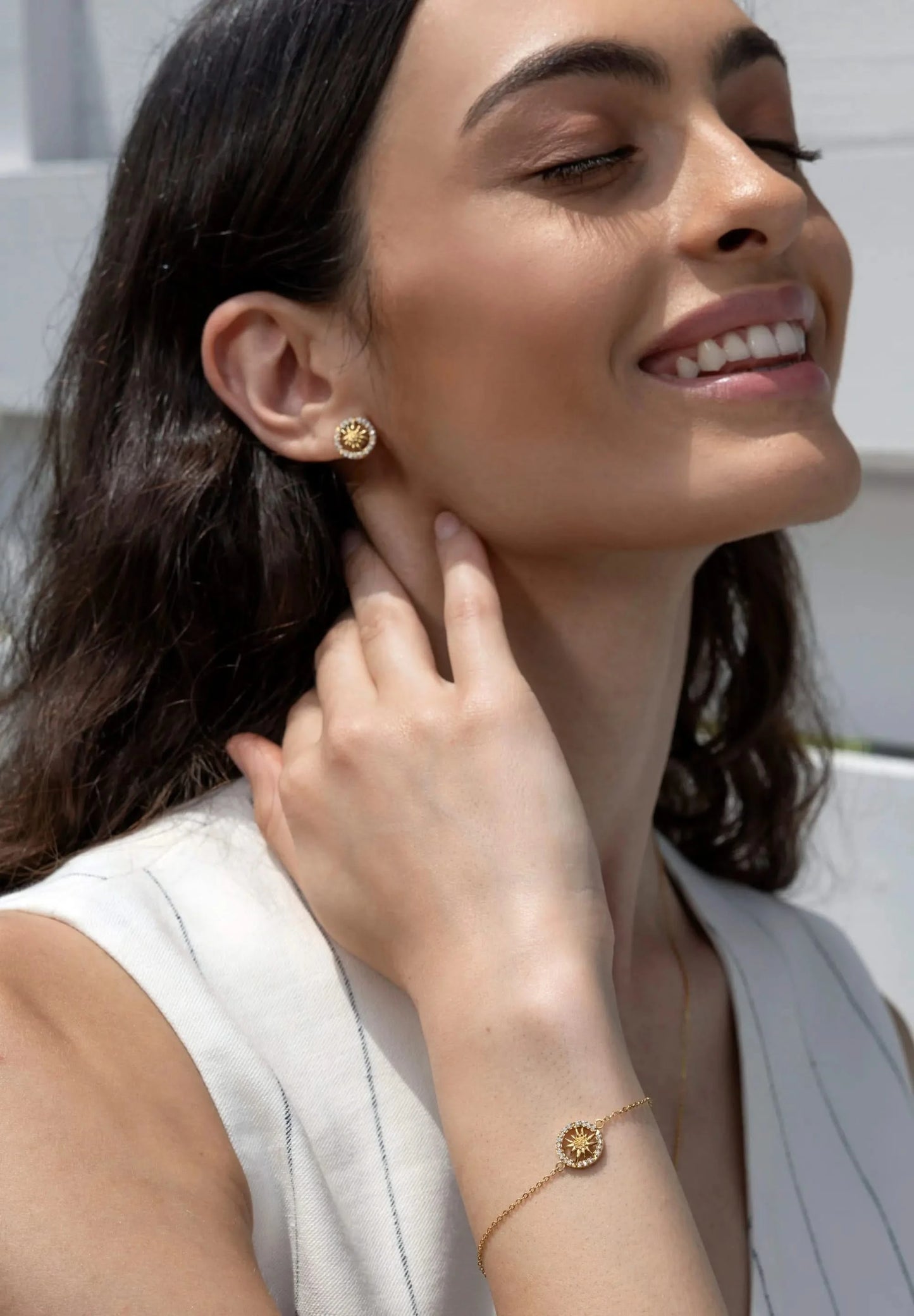 Beautiful Edelweiss Flower Earrings. The 12mm stainless steel pendant, crafted in a gold IP finish, showcases a sparkling ring of 20 Cubic Zirconia stones. Matching with the Edelweiss bracelet and necklace of this set.