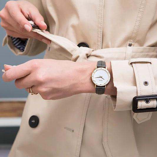 Jowissa Roma Swiss Ladies Watch with glossy grey 15mm watch band and white dial and gold case. The diameter is 30mm