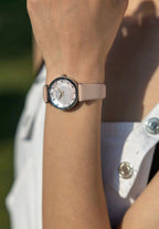 Elegant watch hand-assembled in Switzerland. With a 30mm stainless steel case, pink mother of pearl dial with 12 rhinestoes and a rose leather strap. Jowissa Facet Brilliant timepiece.