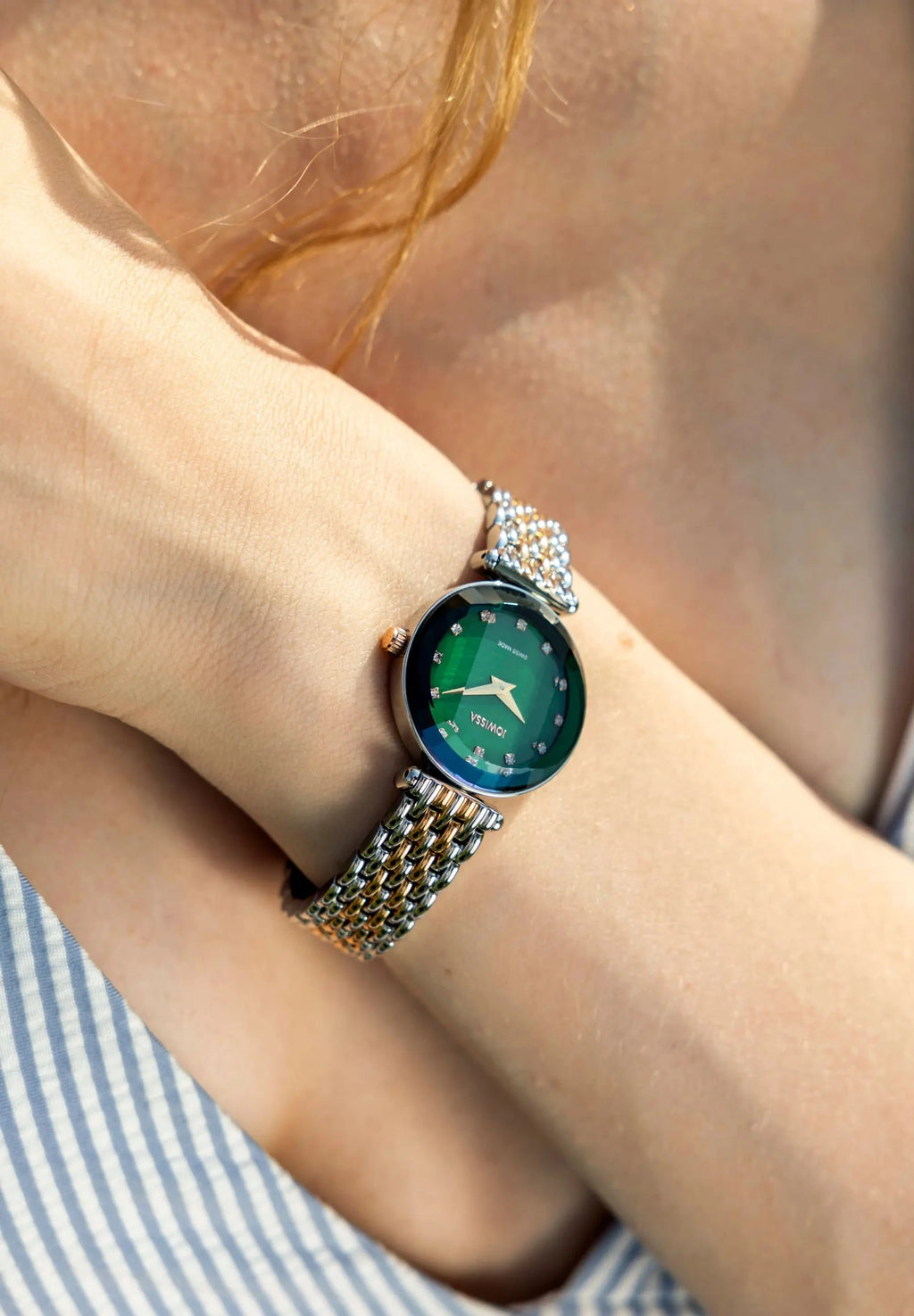 Tiny Jowissa ladies watch with a green mother of pearl dial and a bicolor bracelet. Stainless steel case with a diameter  of 27mm. The glas covers the whole surface and is facetted. All Swiss Made