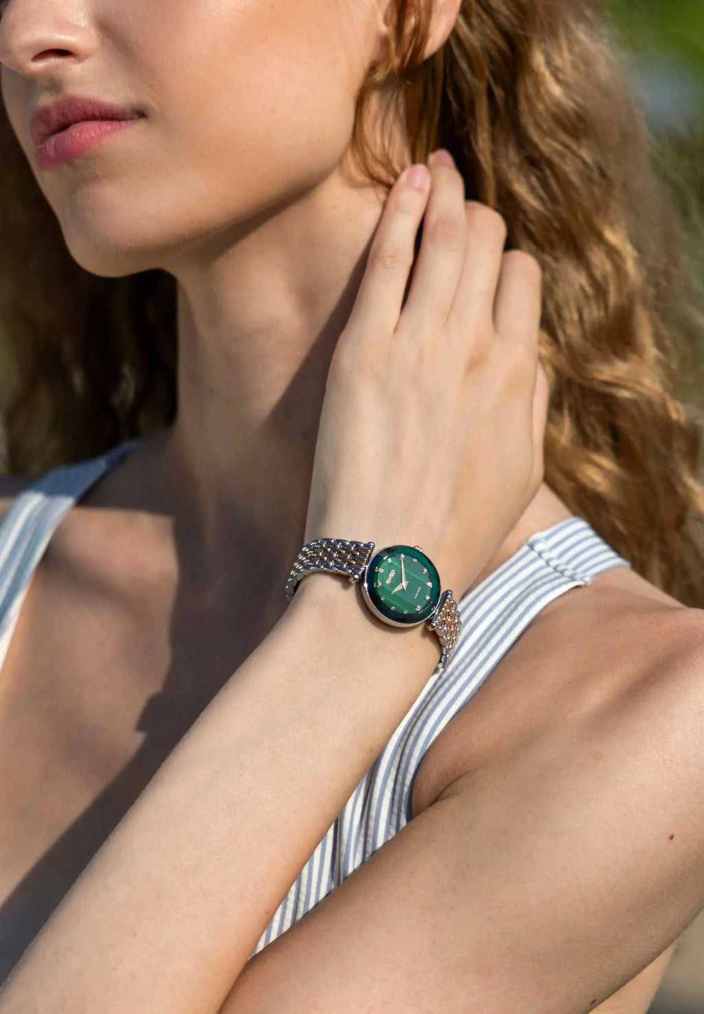 Green Mother of pearl dial with 12 cubic zirconia. Small diameter, facetted glas and a bicolor bracelet in stainless steel. All Swiss Made.