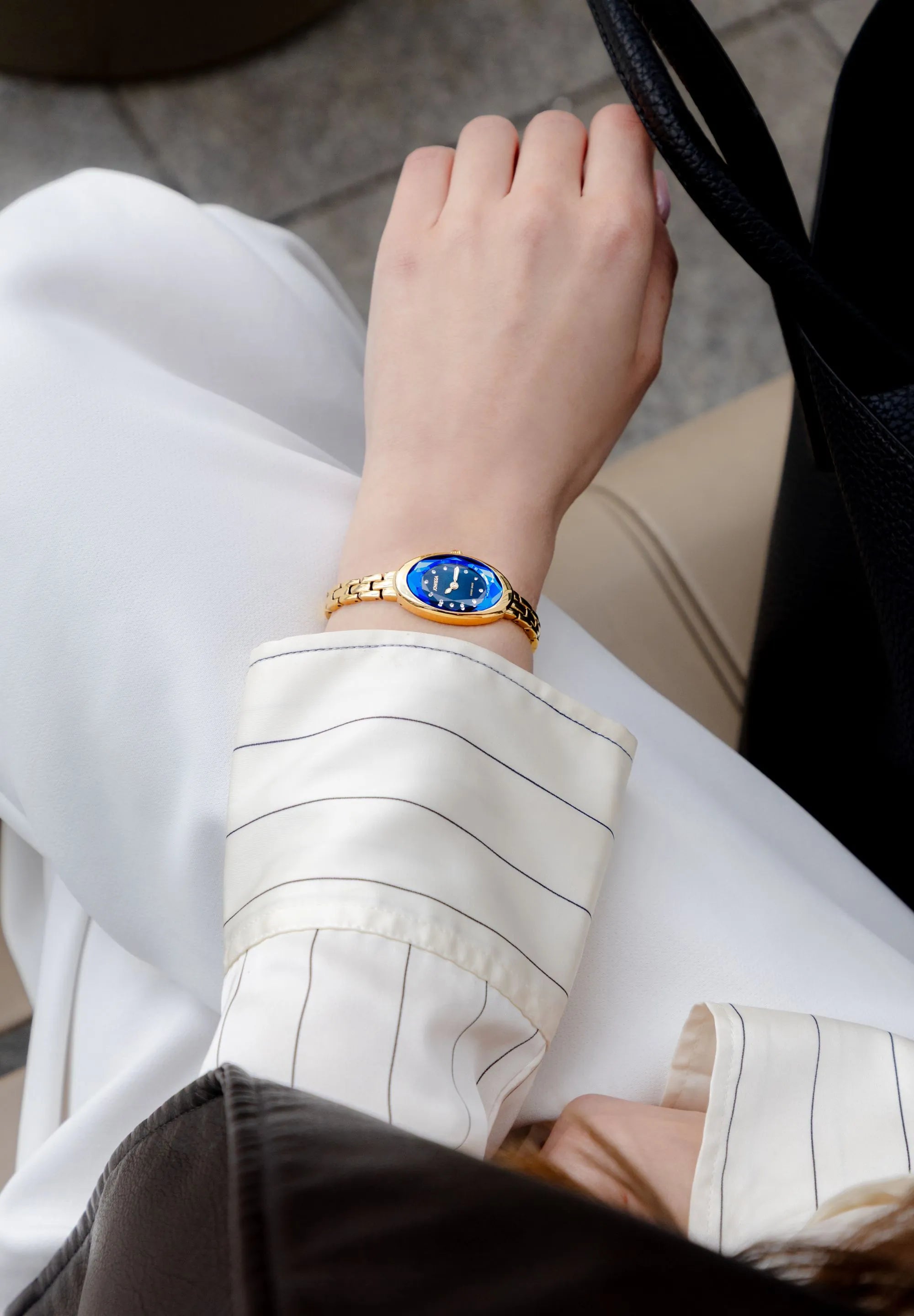 Cute little ladies watch with a facetted crystal over a deep blue dial with luminous hands. The case shape is oval and the bracelet elegant. All Swiss Made.