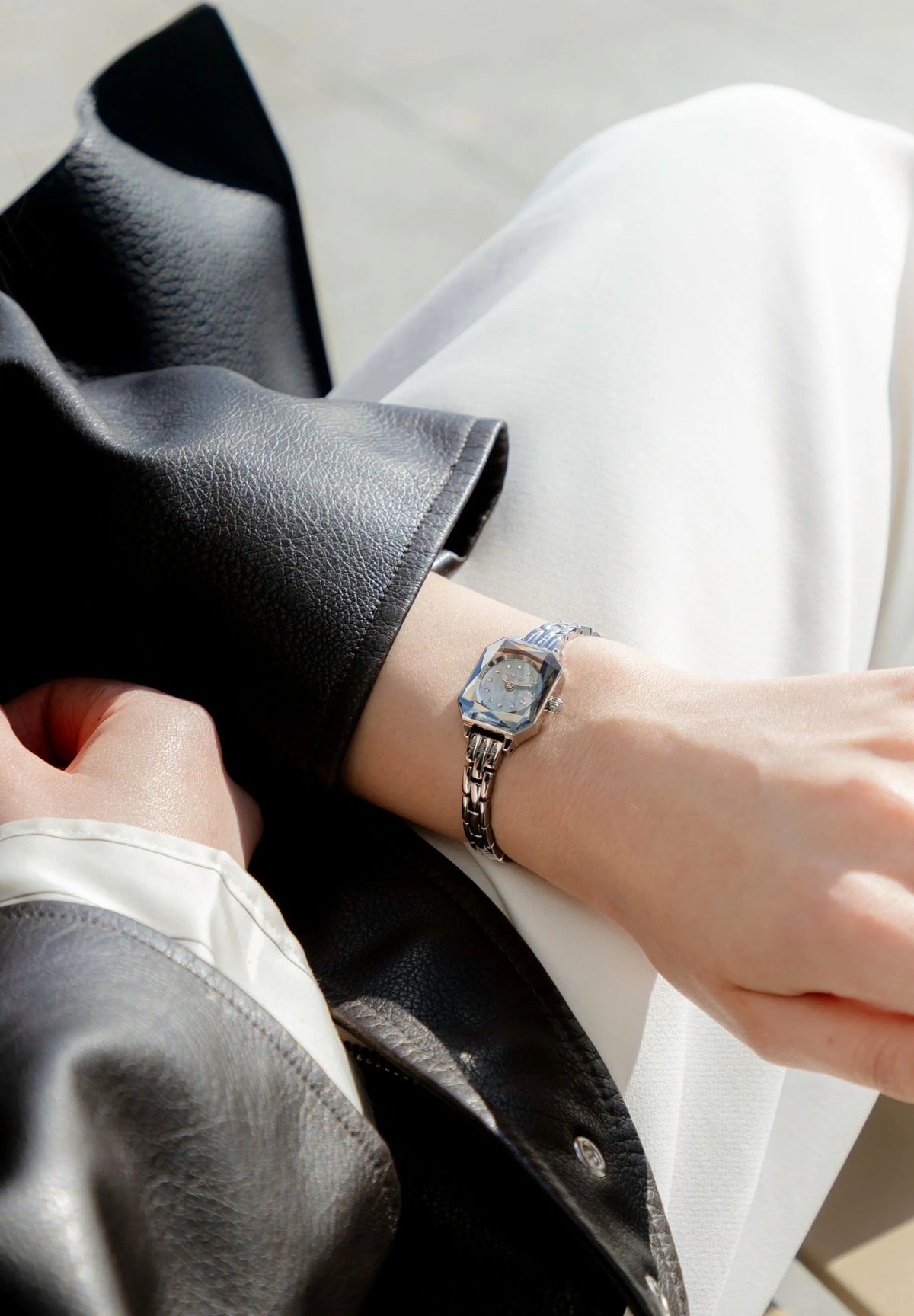 Womens wristwatch in silver with a blue dial and luminous hands. Made of stainless steel and all Swiss Made.