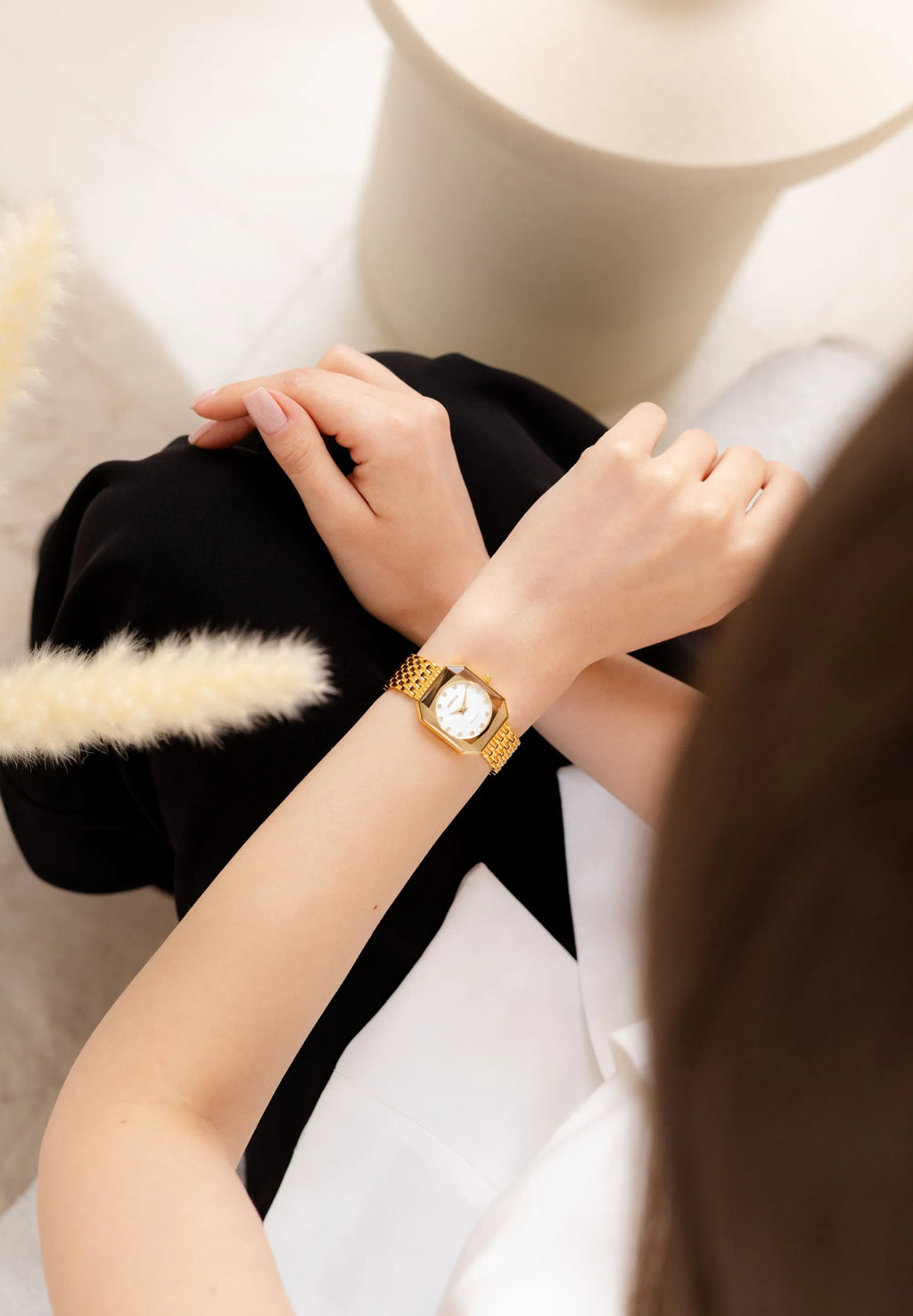 Ladies watch with an octagonal case shape. Gold with a white mother of pearl dial. All Swiss Made.