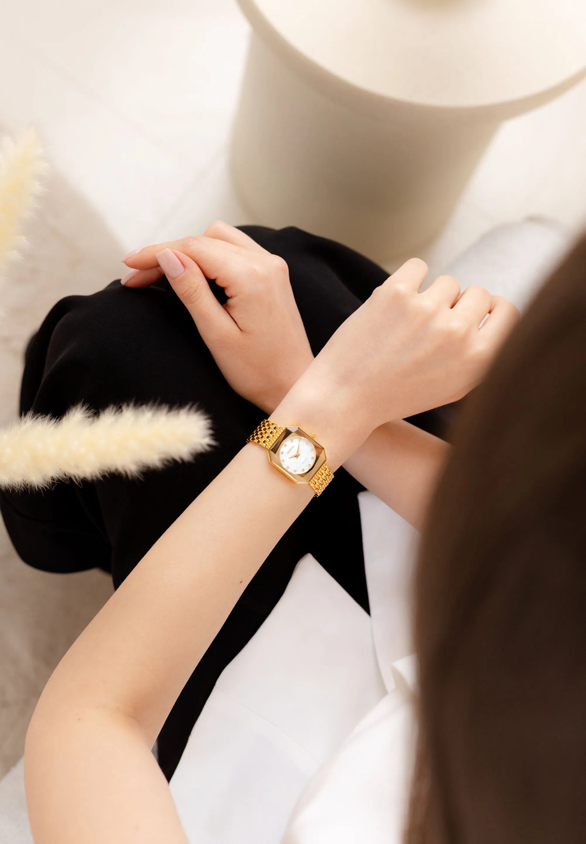 Ladies watch with an octagonal case shape. Gold with a white mother of pearl dial. All Swiss Made.