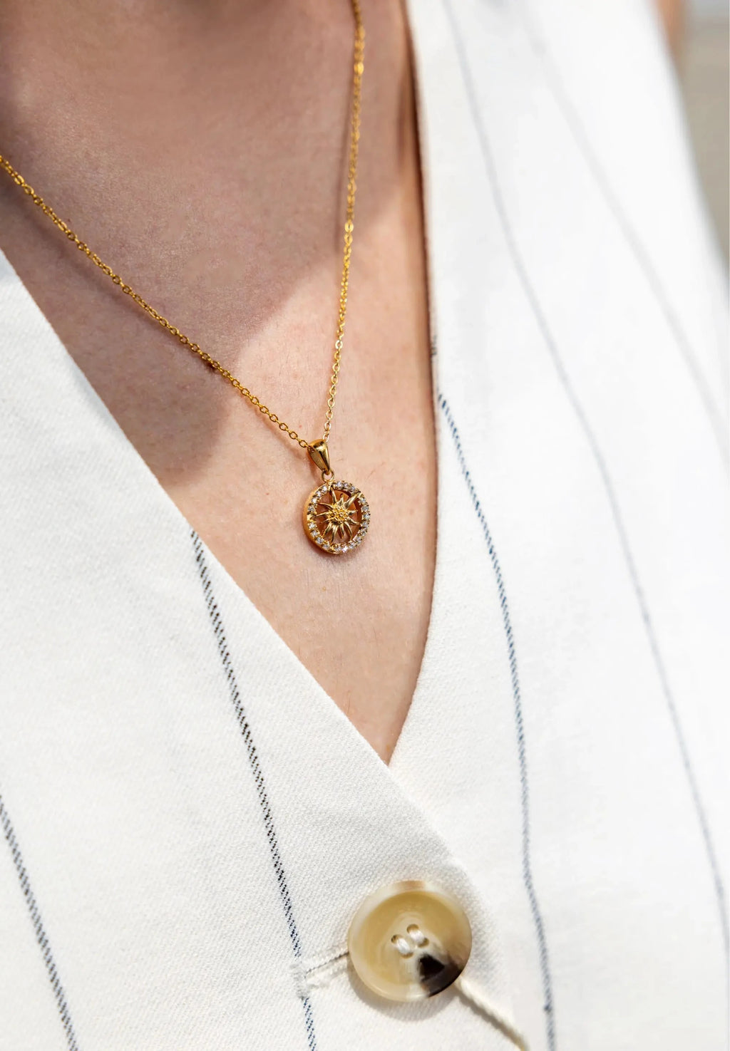 Jowissa Jewelry Necklace made of stainless steel in gold with a pendant showing a Swiss flower, the Edelweiss, in a circle of 20 cubic zirconia.