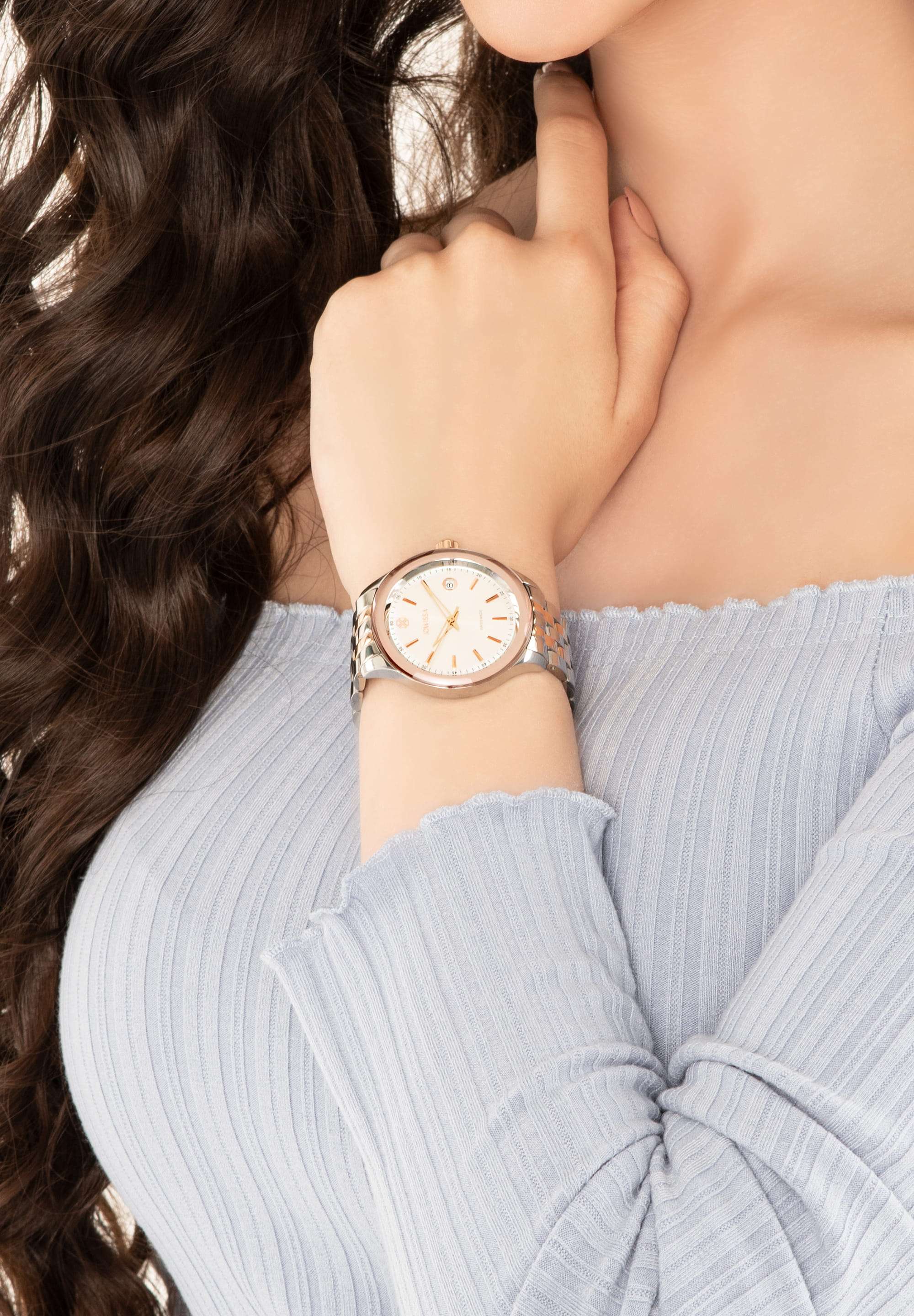 J4.229.M tiro swiss watch  – comes with a stainless steel case – boasts a shiny silver dial with rose-gold hour markers – includes a calendar window for added functionality – designed with a bi-colour stainless steel bracelet that complements the elegant look – crafted in Switzerland