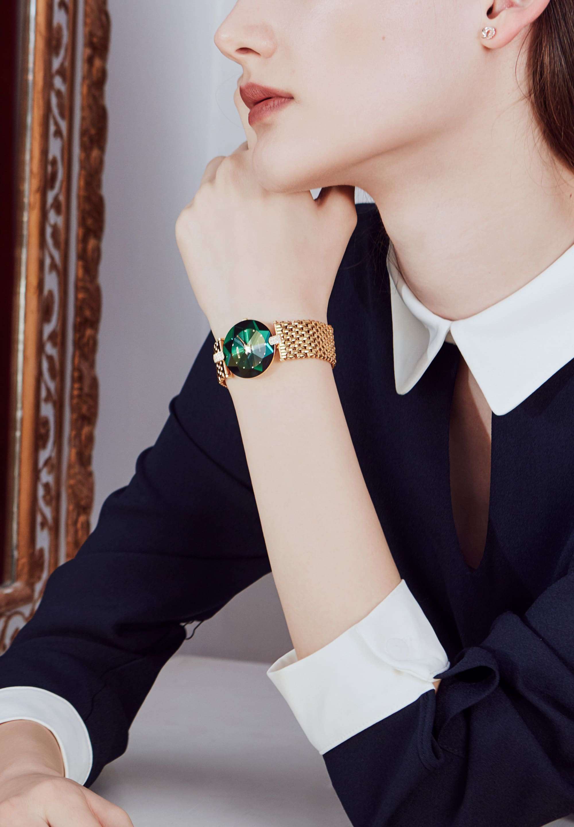 Facet Strass Diamond Crystal Women's Dress Watch Green Face Gold Milanese Bracelet Swiss Made J5.462.M
