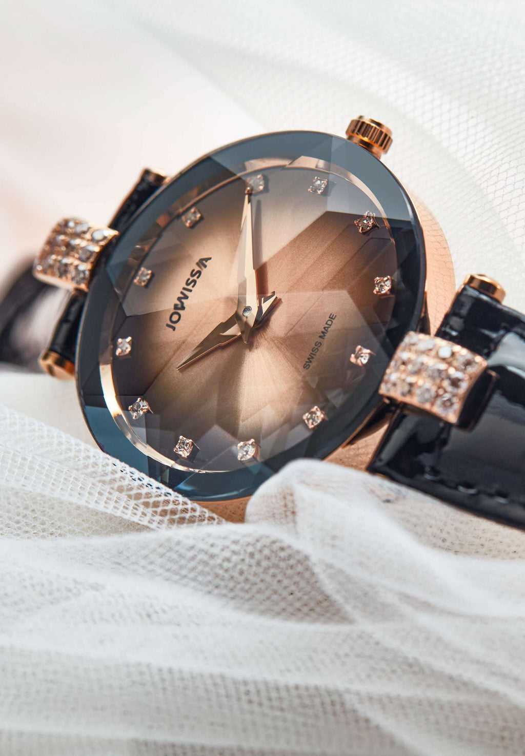 Facet Strass Schweizer Damenuhr J5.651.M