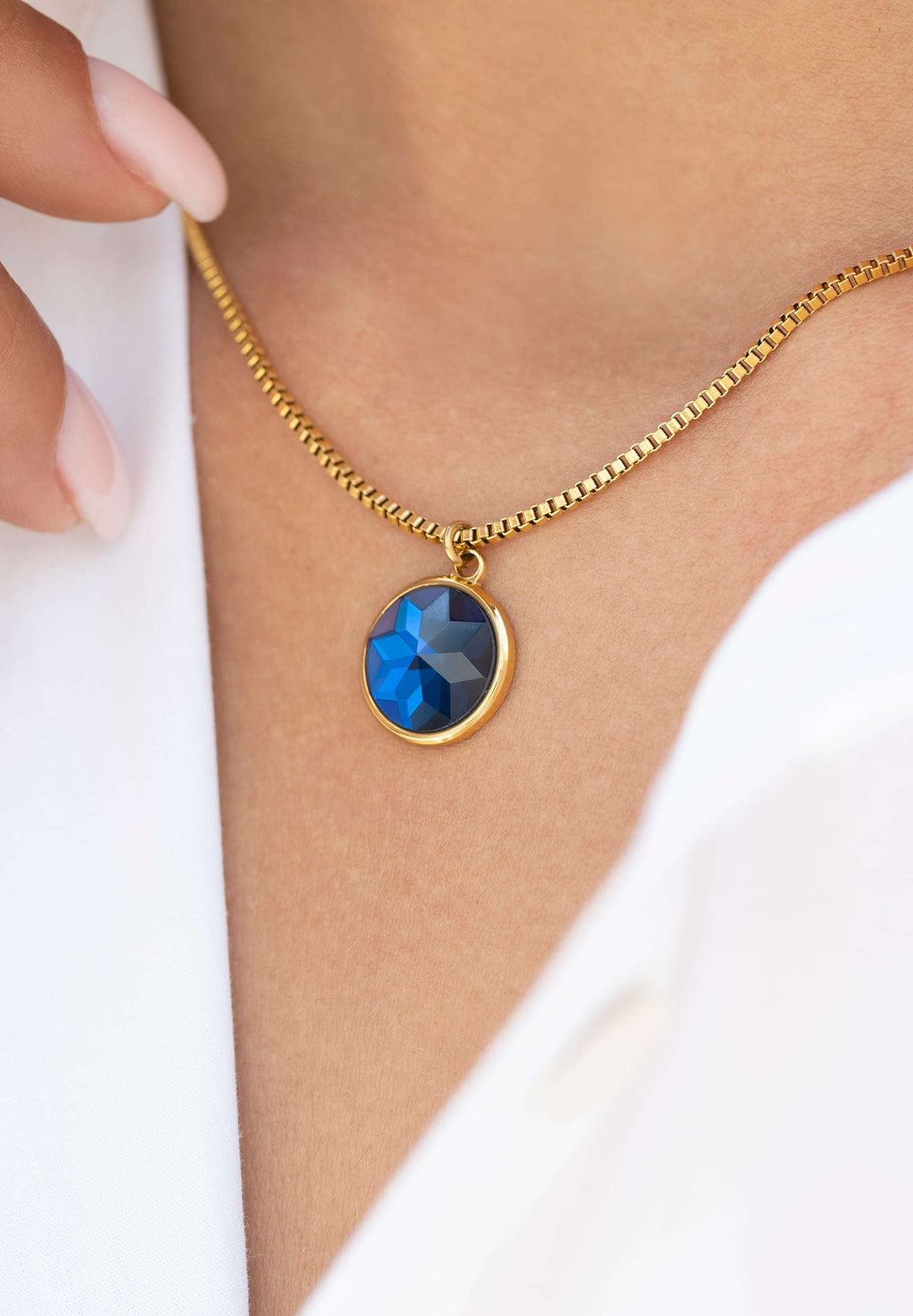 Blue stone Necklace in Gold by Jowissa. Accessory necklace that fits with an elegant Jowissa swiss made watch.