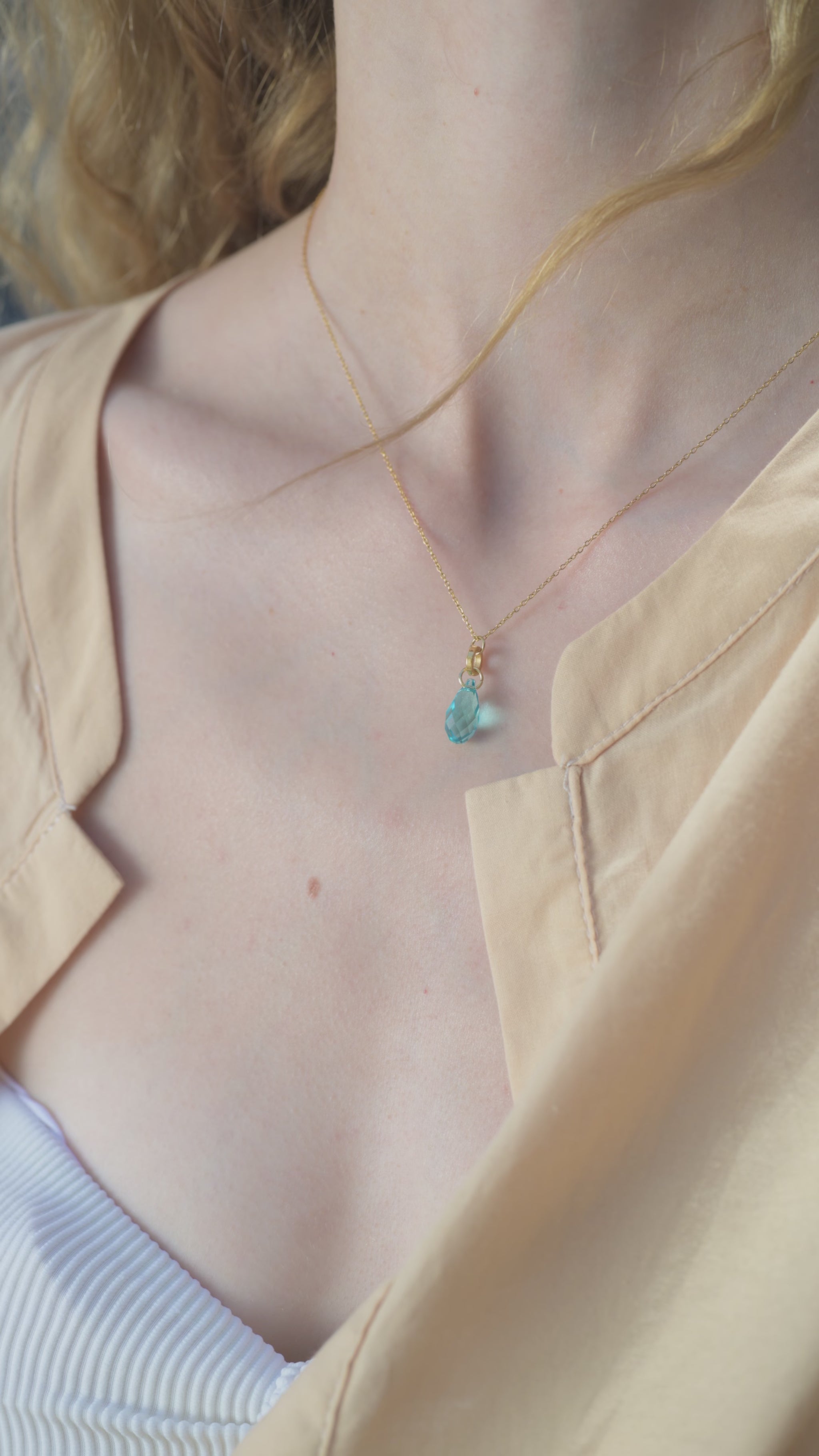 Facet Briolette Jowissa Necklace for Women - Necklace worn by a girl with yellow shirt - the girl is wearing a blue necklace - all swiss made