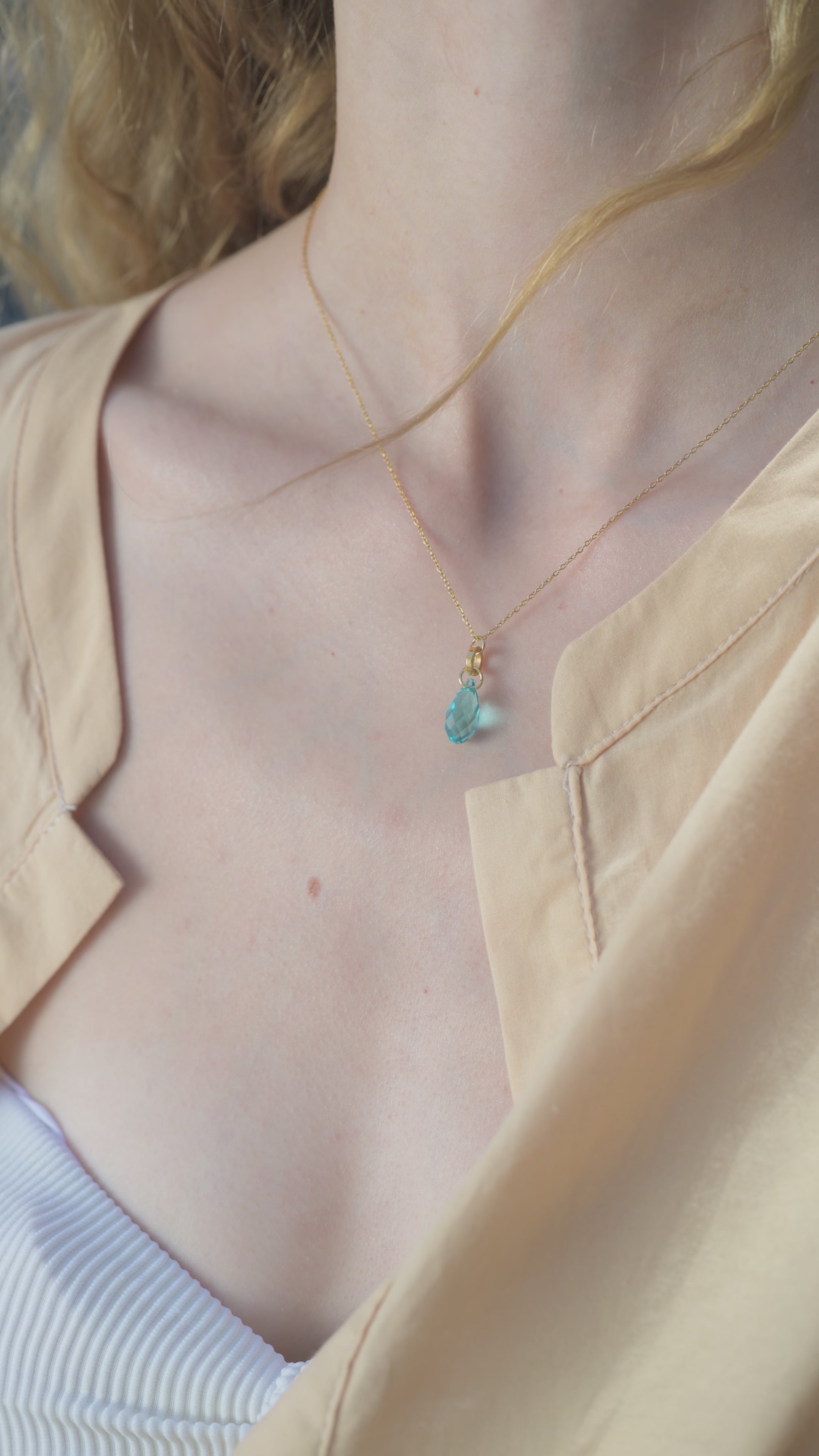 Facet Briolette Jowissa Necklace for Women - Necklace worn by a girl with yellow shirt - the girl is wearing a blue necklace - all swiss made